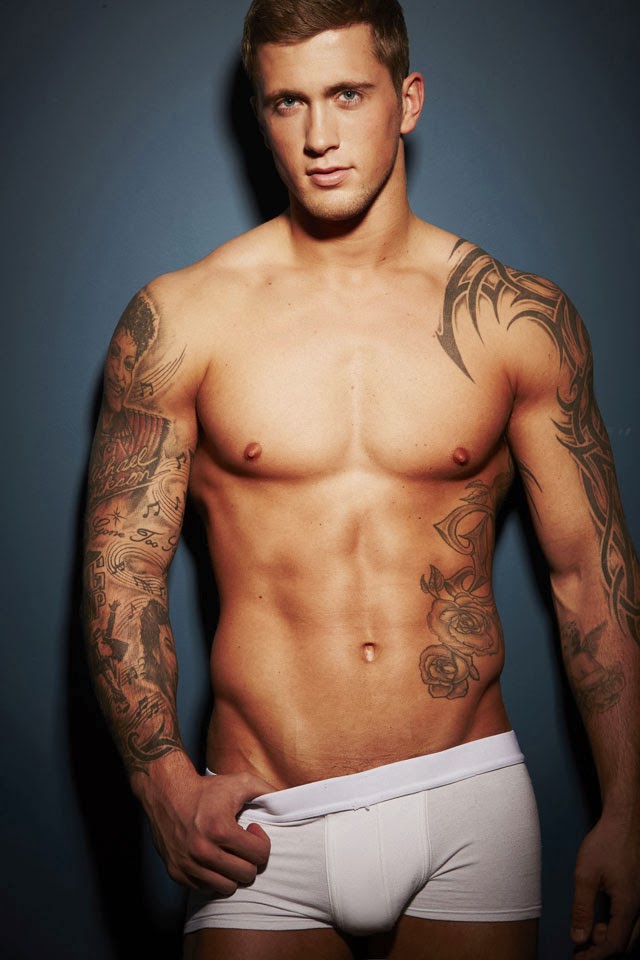 Tom Daley naked and sexy posing pics